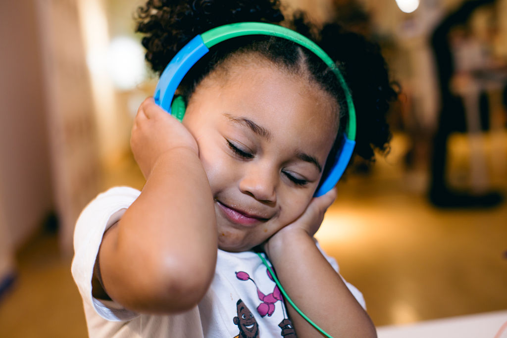 Austin Jett Rose Bennett poses with headphones