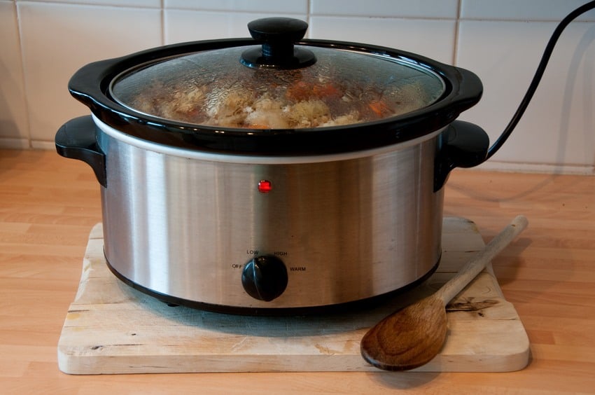 Slow cooker with chicken
