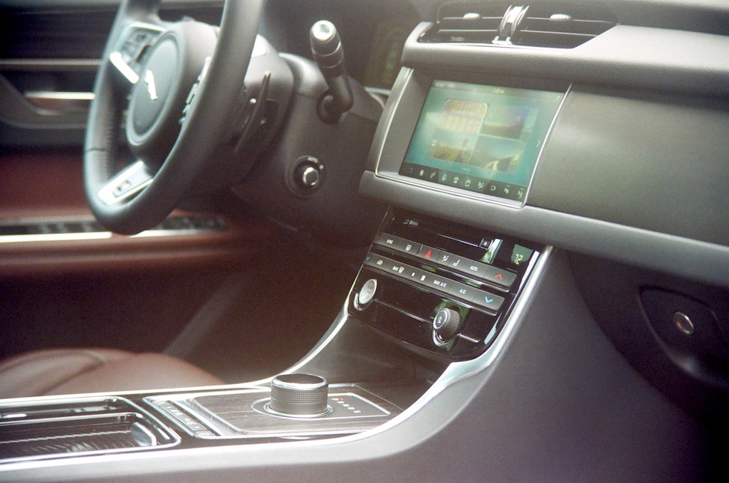 2017 Jaguar XF-S|| James Derek Sapienza/Autos Cheat Sheet