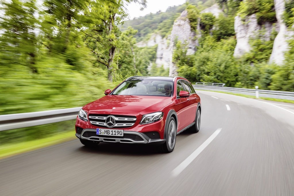 Mercedes-Benz E-Klasse All-Terrain; Outdoor; 2016; Exterieur: designo hyazinthrot metallic ;Kraftstoffverbrauch kombiniert: 5,1 l/100 km; CO2-Emissionen kombiniert: 137 g/km Mercedes-Benz E-Class All-Terrain; outdoor; 2016; exterior: designo hyacinth red metallic; Fuel consumption combined: 5.1 l/100 km; Combined CO2 emissions: 137 g/km