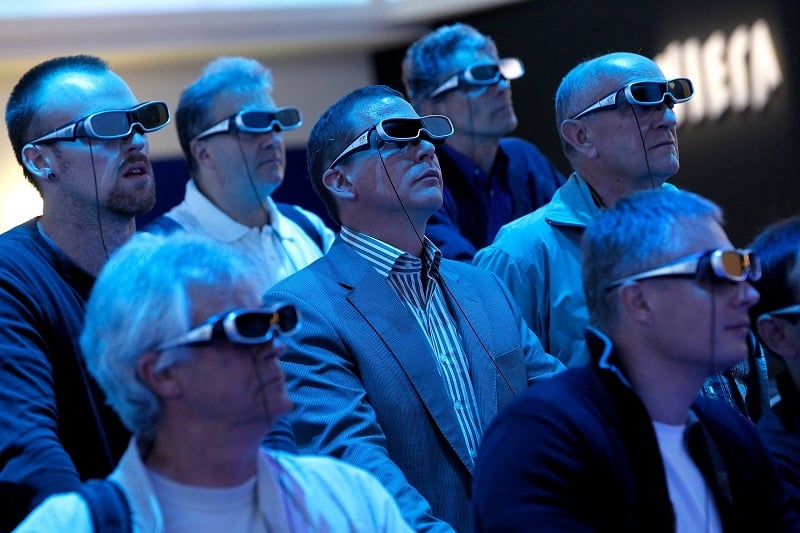 Consumers test out 3-D television, a product failure