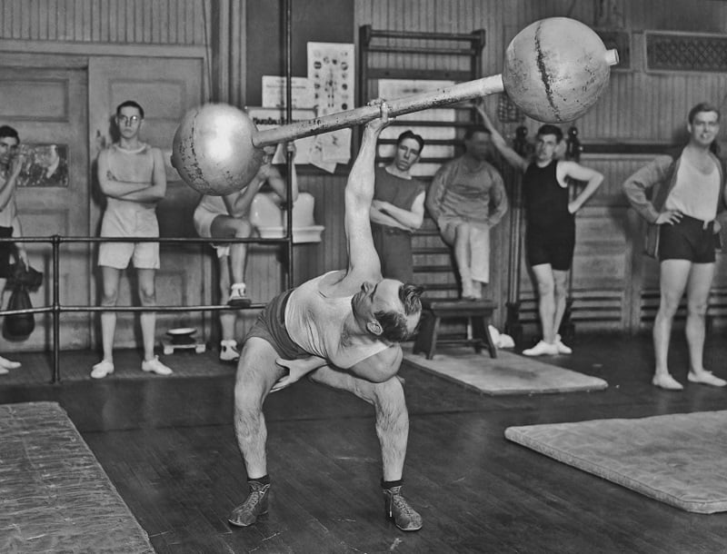 One-handed dumbbell lift