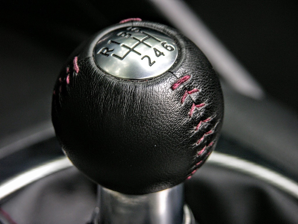 Manual shift knob | Micah Wright/Autos Cheat Sheet