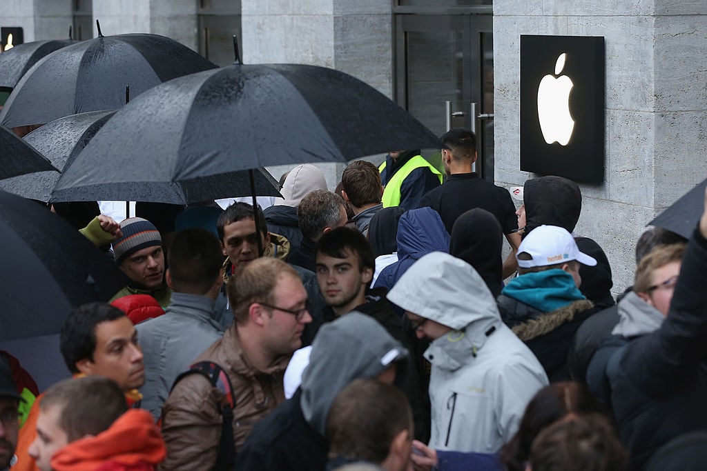People line up outside the Berlin Apple Store to buy the new Apple iPhone 5S and 5C