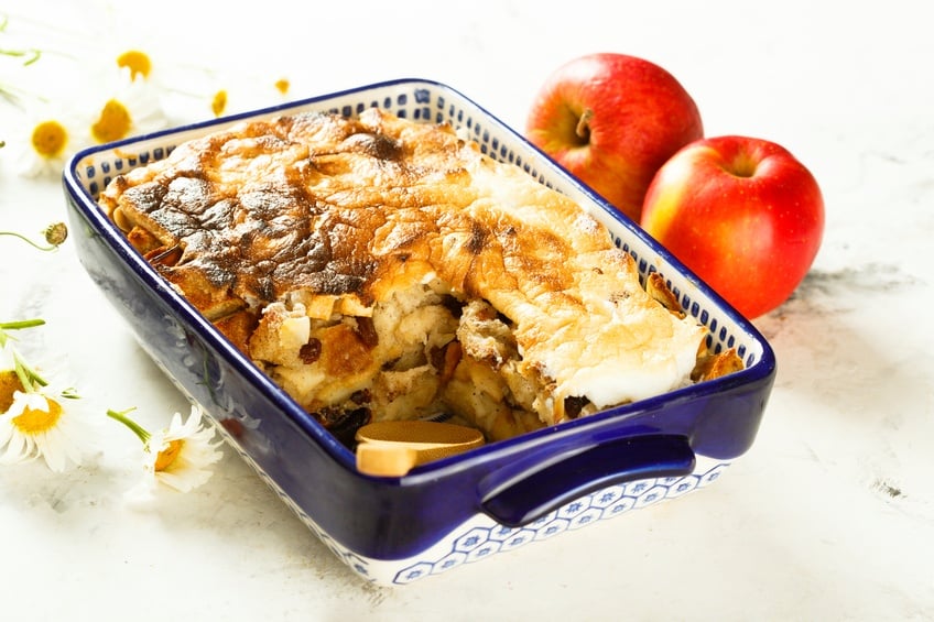 Bread pudding with apples