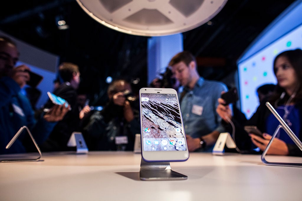 Google's Pixel phone vs. Apple's iPhone 7 and iPhone 7 Plus
