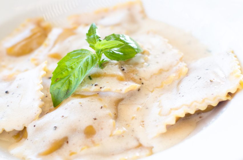 cheese ravioli in alfredo sauce