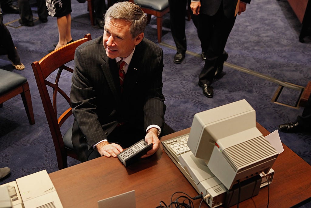 U.S. Sen. Mark Kirk (R-IL) looks at at Tandy hand-held PC-5 and a IBM PC Convertable