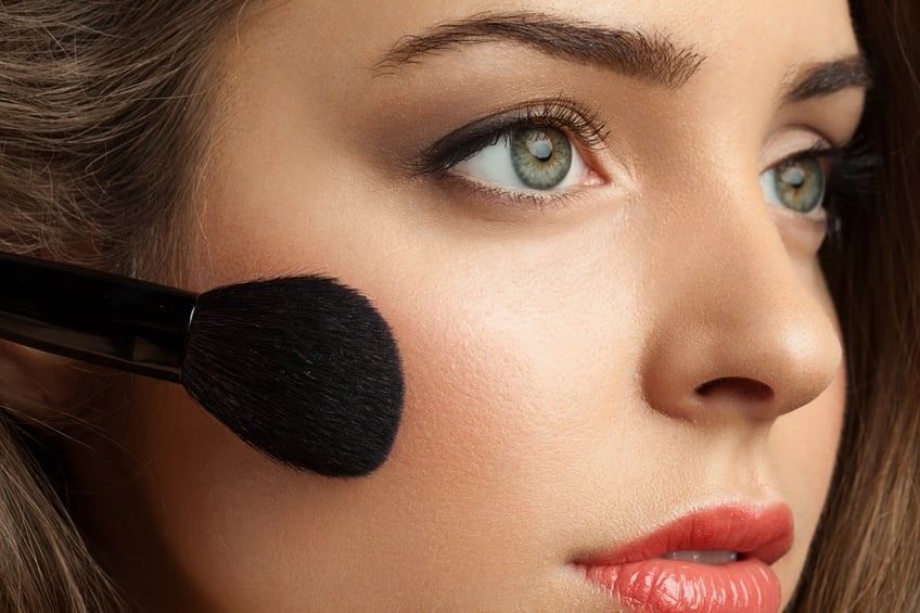 woman face powders