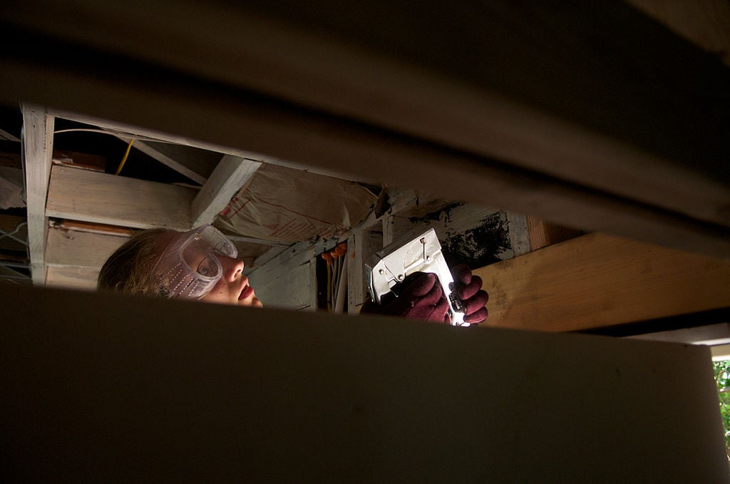 installing attic insulation