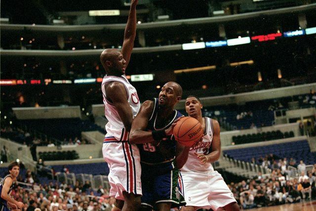 Danny Manning #25 of the Milwaukee Bucks leans to pass the ball during the game against the Los Angeles Clippers at the Staples Center in Los Angeles. Danny Manning #25 of the Milwaukee Bucks leans to pass the ball during the game against the Los Angeles Clippers at the Staples Center in Los Angeles.