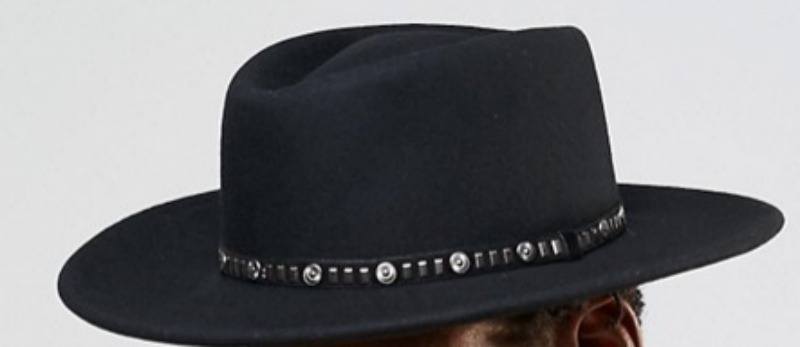 wide brim hat