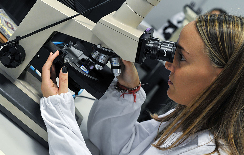 woman using microscope