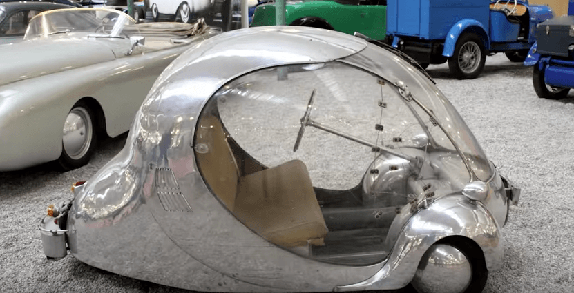 A side view of the Oeuf Electrique