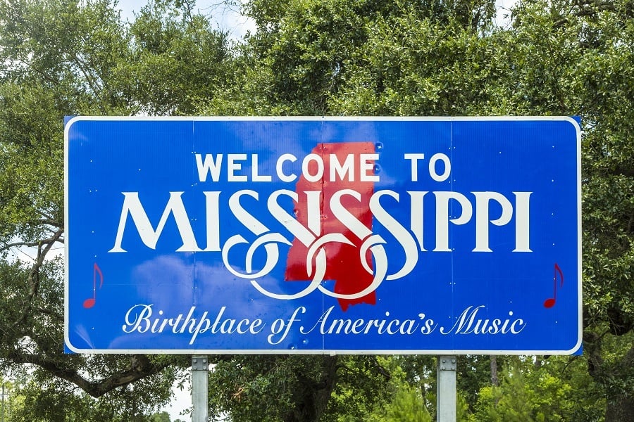 https://www.cheatsheet.com/wp-content/uploads/2016/12/Welcome-to-Mississippi-sign-in-blue-and-red.jpg