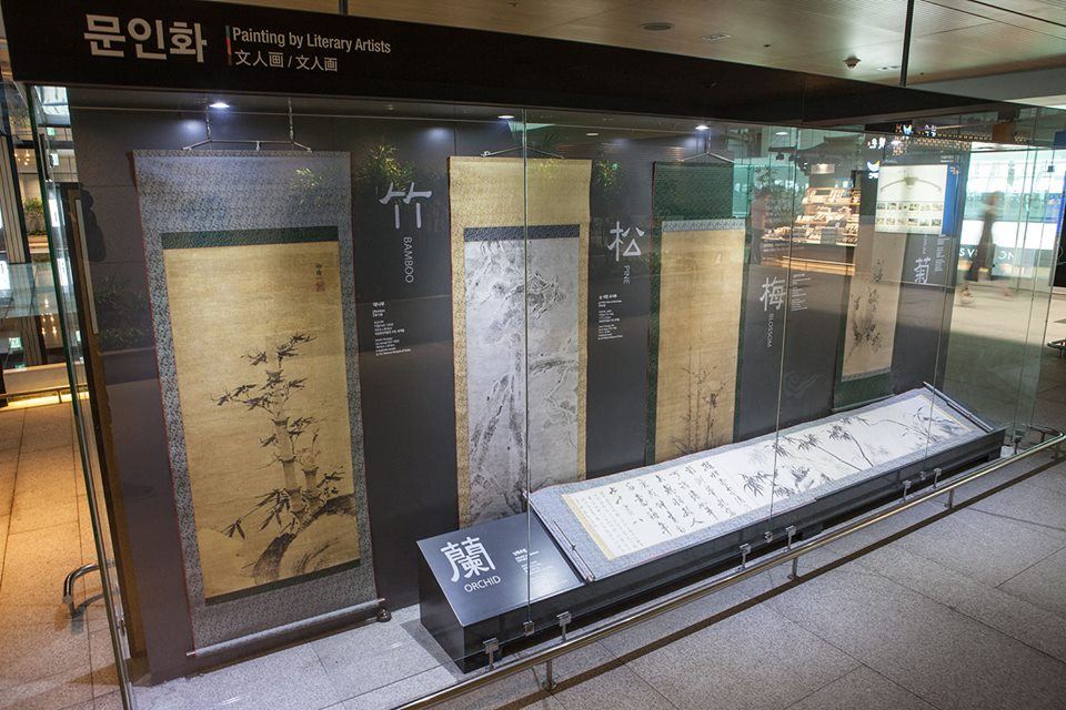Display of Korean artwork at Incheon Airport