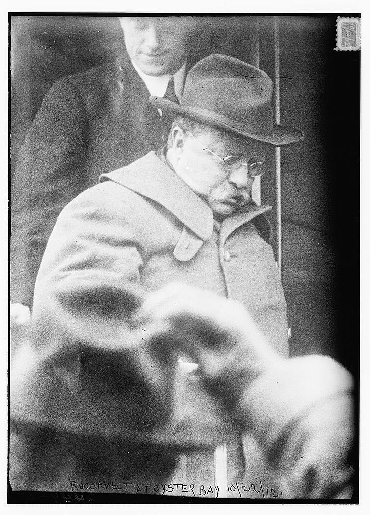 Teddy Roosevelt campaigns from a train.