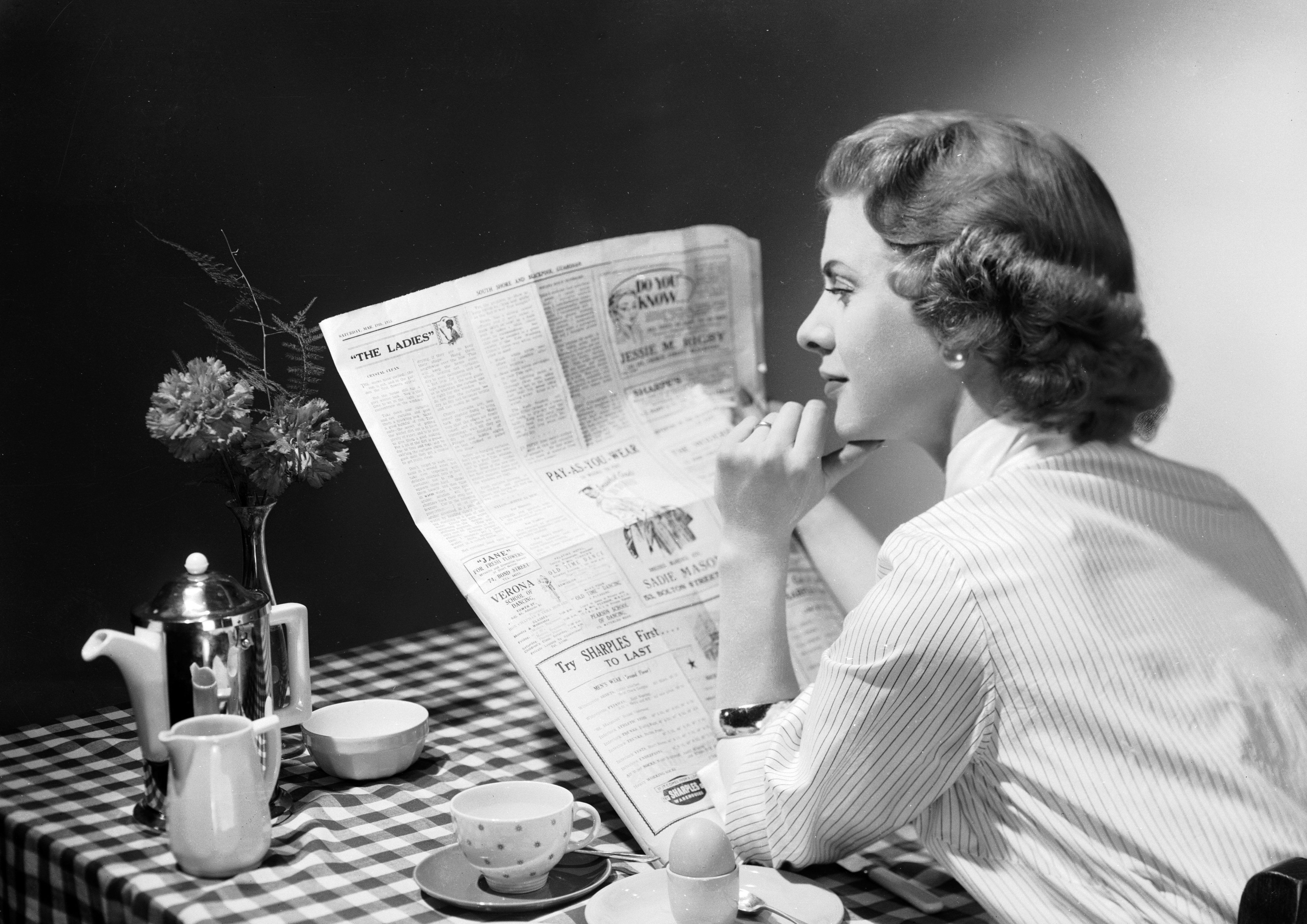 woman eating breakfast