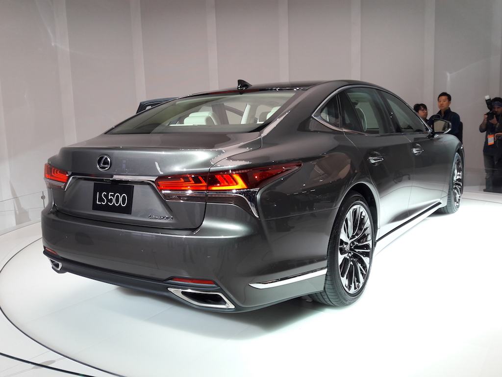 2018 Lexus LS500 | Nick Kurczewski/Autos Cheat Sheet
