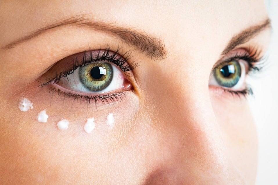 Caring for the skin around the eyes