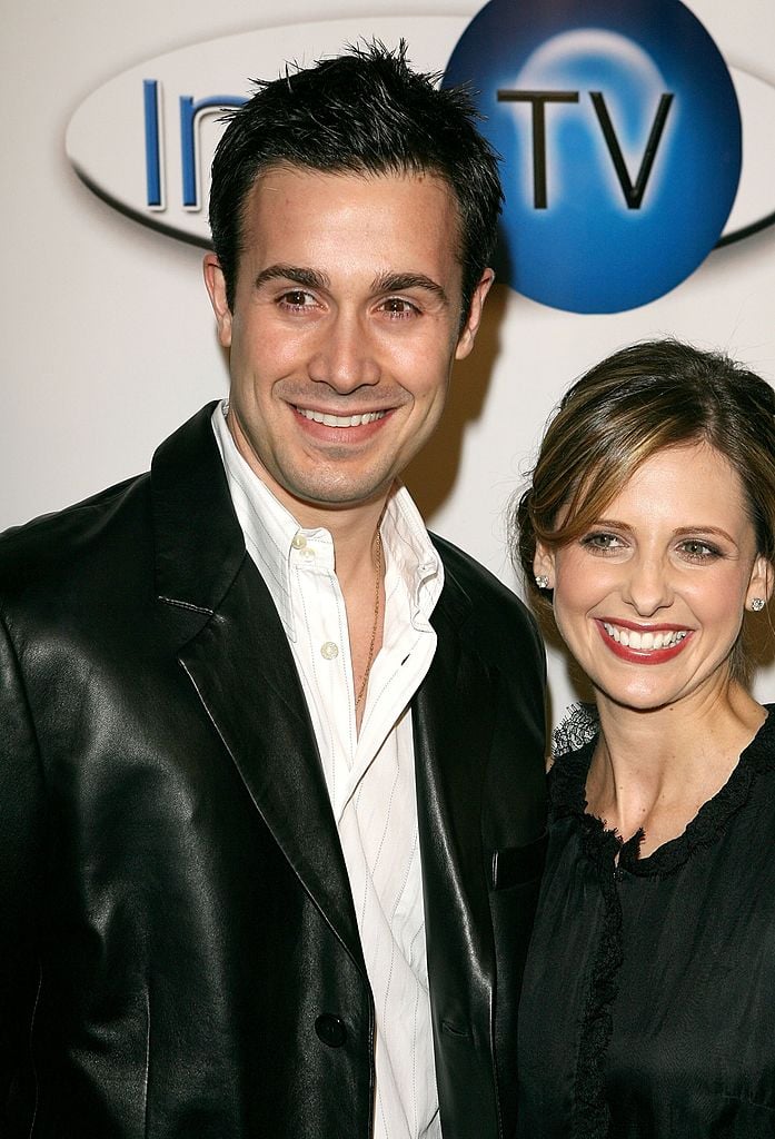 Actor Freddie Prinze Jr. (L) and actress Sarah Michelle Gellar