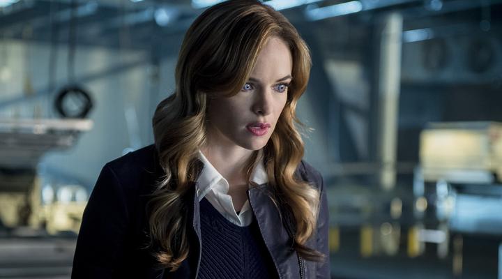 Calitlin Snow's eyes glow as she turns into Killer Frost on The Flash