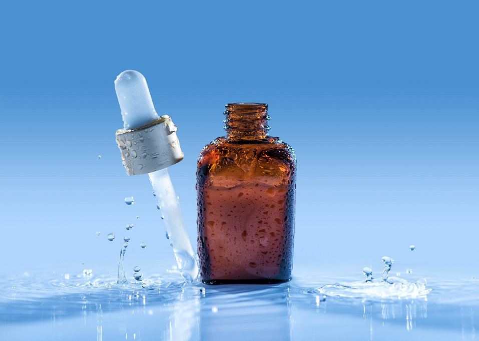 Moisturizing serum with pipette