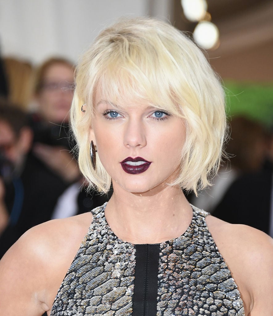 Singer Taylor Swift attends the 'Manus x Machina: Fashion In An Age Of Technology' Costume Institute Gala