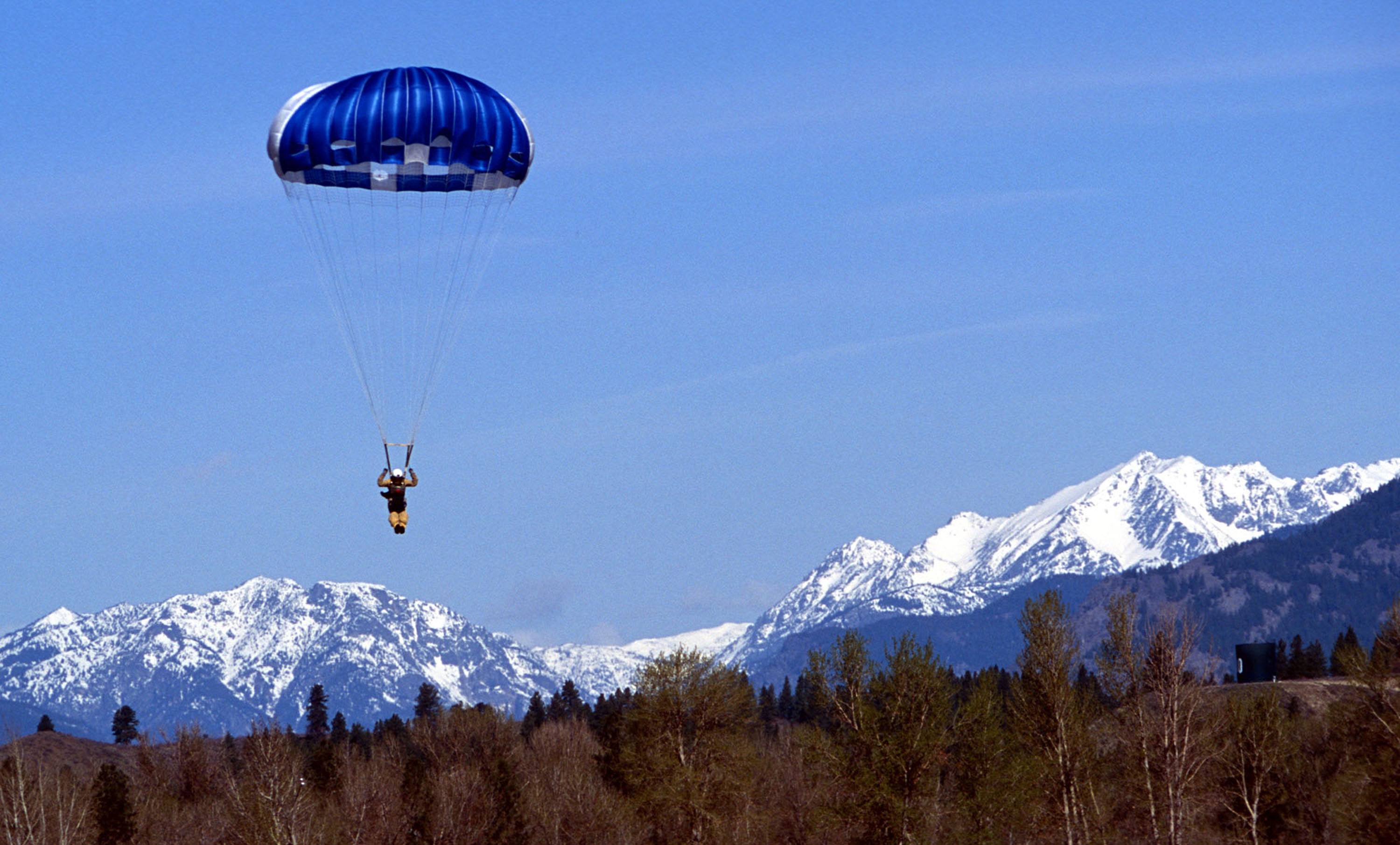 Parachuting in Washington