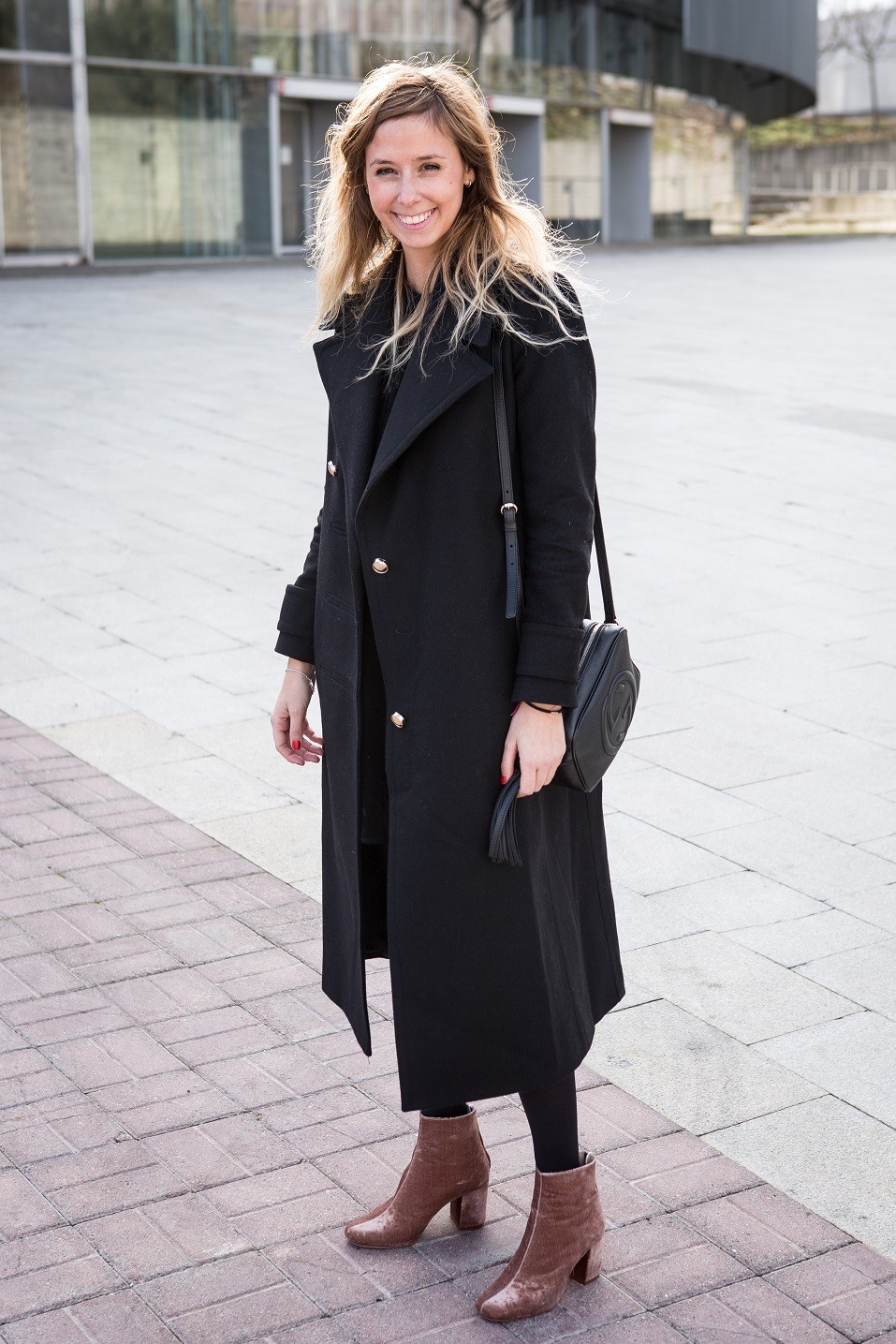 Blogger Aranzazu Garcia wears Zara boots and dress