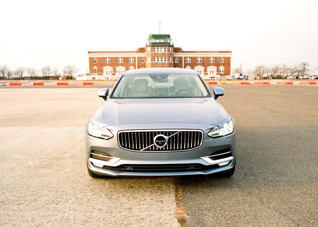 2017 Volvo S90 | James Derek Sapienza/Autos Cheat Sheet