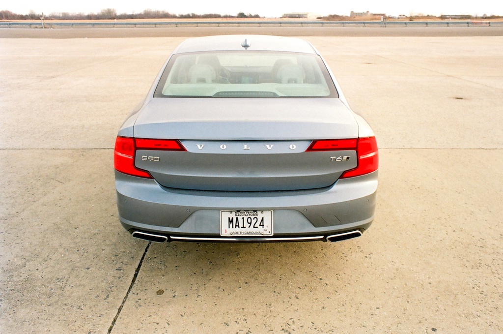2017 Volvo S90 | James Derek Sapienza/Autos Cheat Sheet
