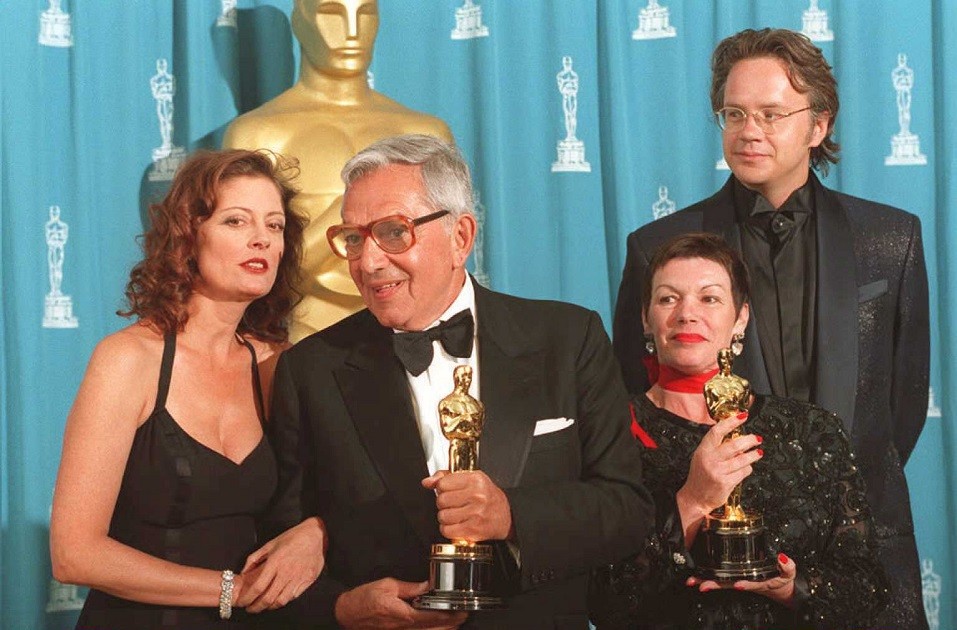 US actress Susan Sarandon (L) and her husband actor Tim Robbins (R)