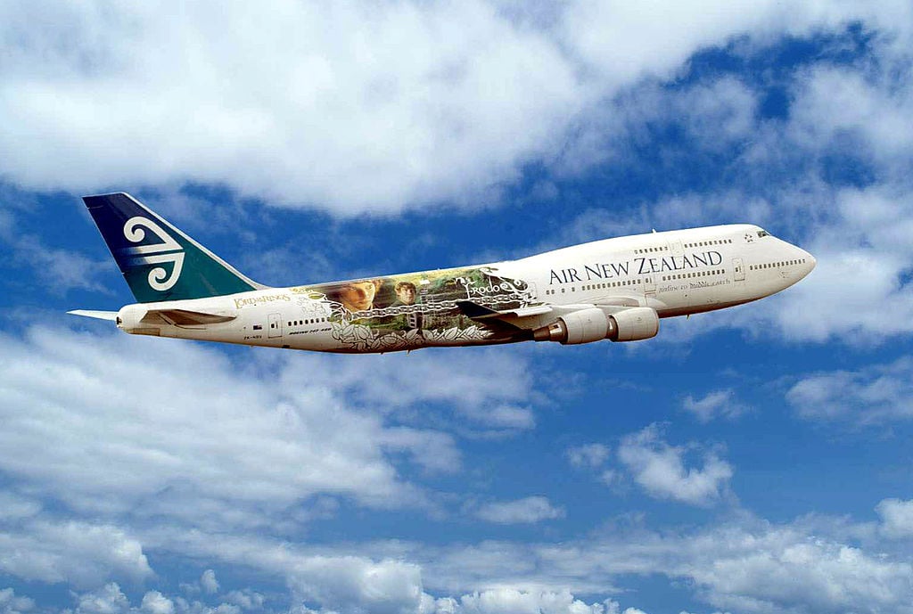 Air New Zealand plane with Lord of the Rings livery