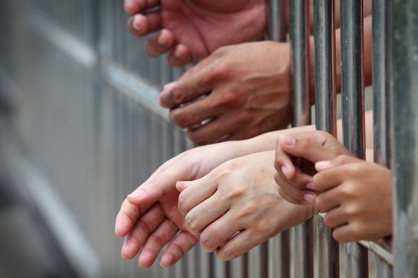prisoner hands in jail