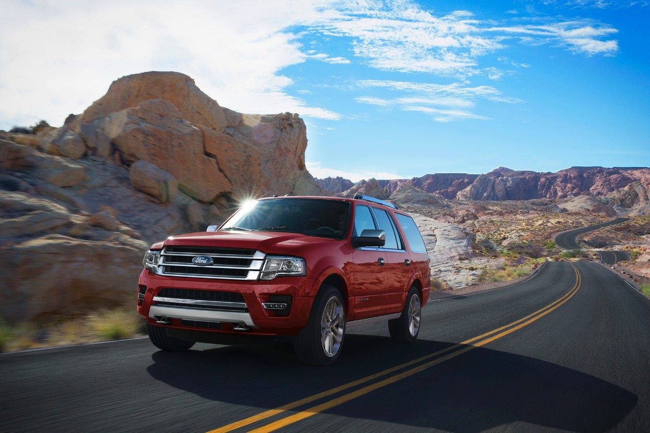 2017 Ford Expedition front 3/4 running view