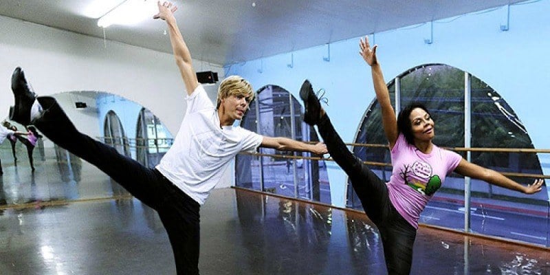 Derek Hough and Lil' Kim dancing on Dancing With the Stars.