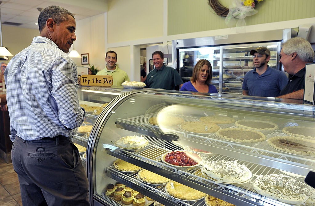 Barack Obama orders some pie.