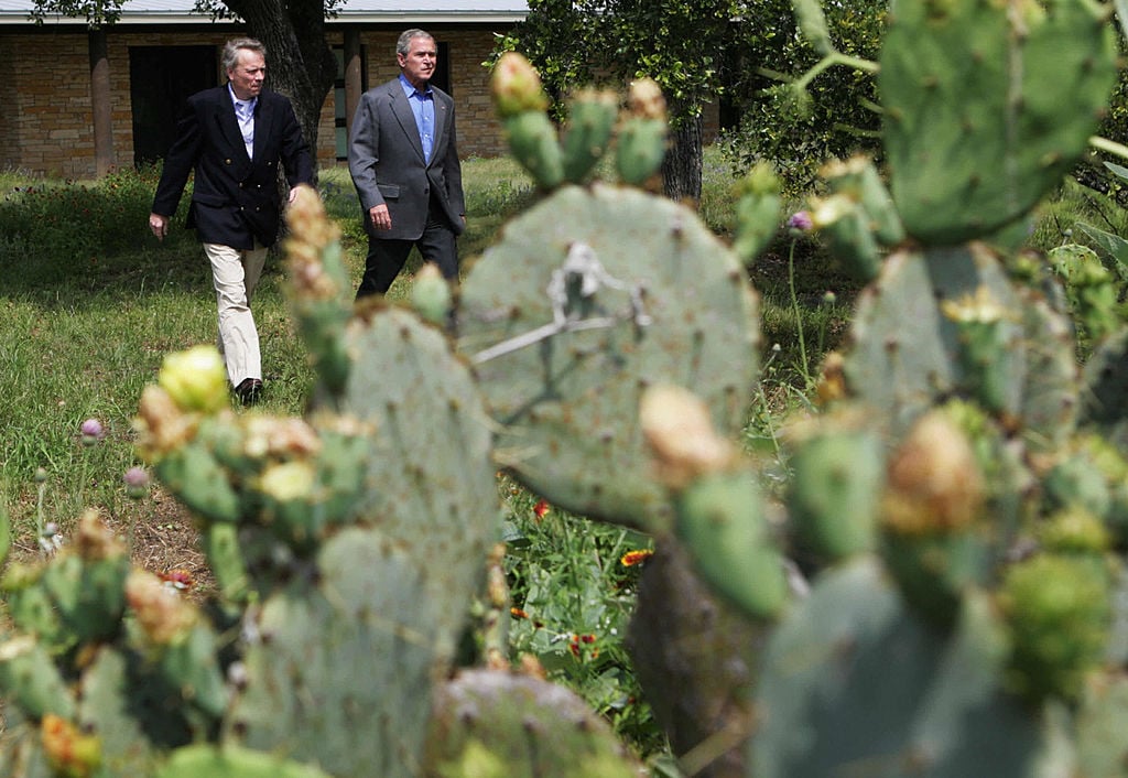 George W. Bush and Jaap de Hoop Scheffer arrive at Prairie Chapel Ranch in Crawford, Texas.