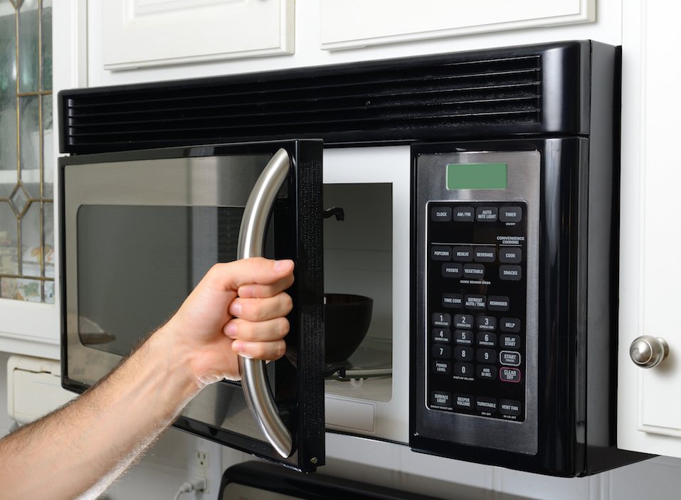 7 Things You Should Never Put in Your Microwave