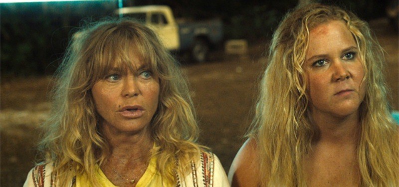 Goldie Hawn and Amy Schumer look dirty and are in the desert in Snatched.