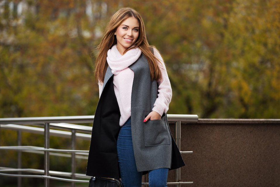 Fashion woman in grey coat on city street