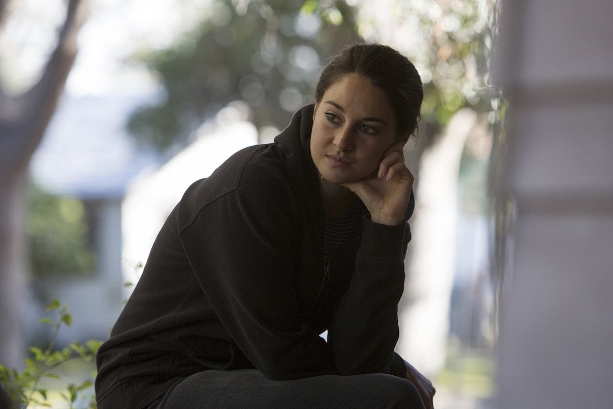 Shailene Woodley sitting with her head on her hand thoughtfully in Big Little Lies Shailene Woodley sitting with her head on her hand thoughtfully in Big Little Lies