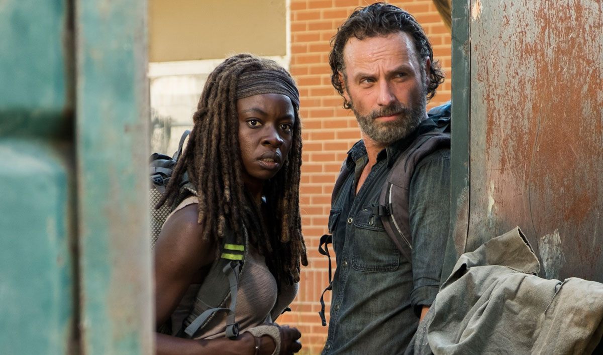 Rick and Michonne looking through a doorway. 