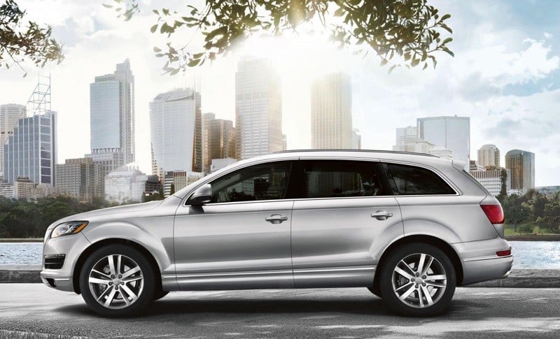 profile of 2014 Audi Q7 in silver
