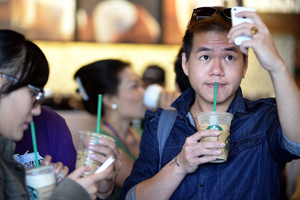 VIETNAM-US-DRINK-COMPANY-STARBUCKS