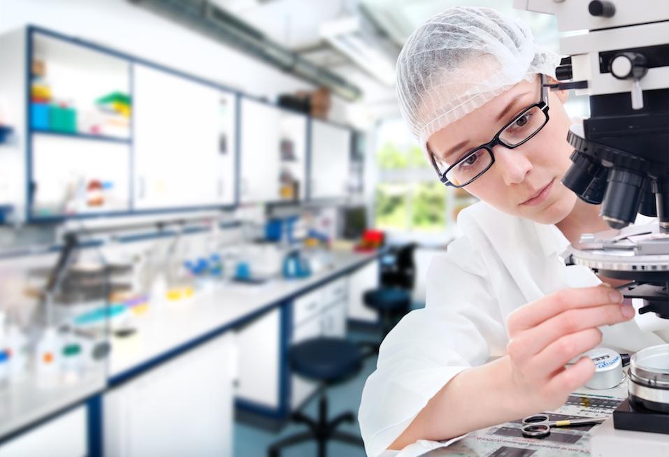 Young tech tunes her microscope