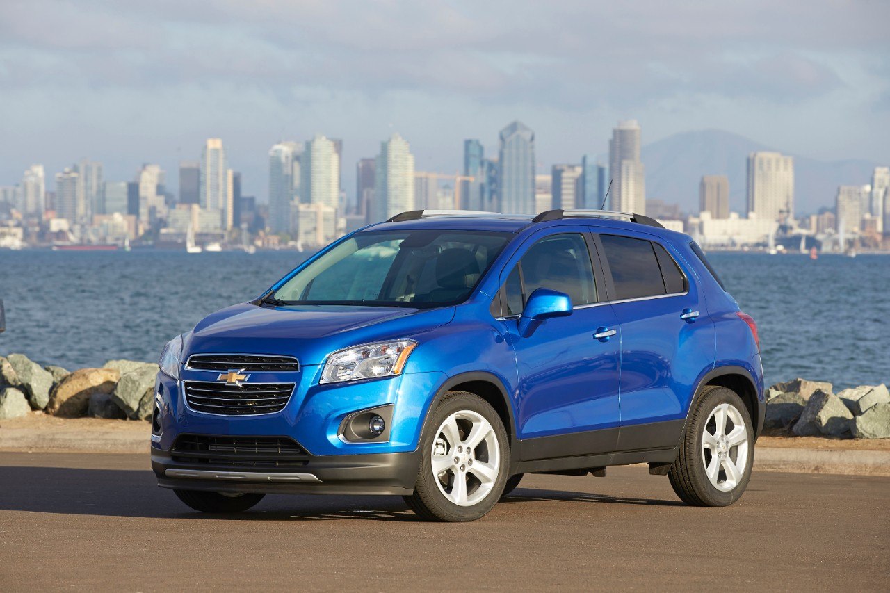 View of blue Chevrolet Trax for 2017 model year