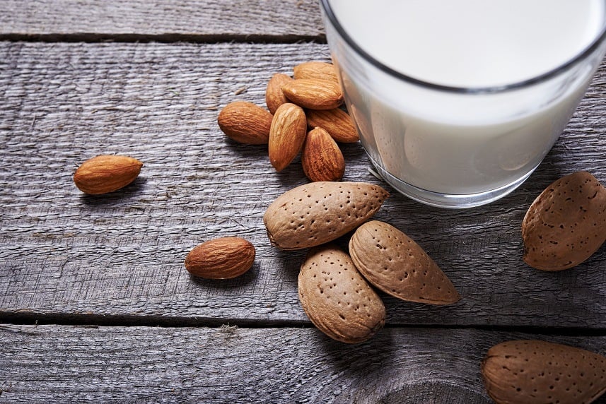 almond milk and almond seeds