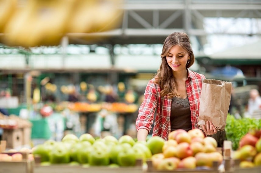 shopping woman buying fruit